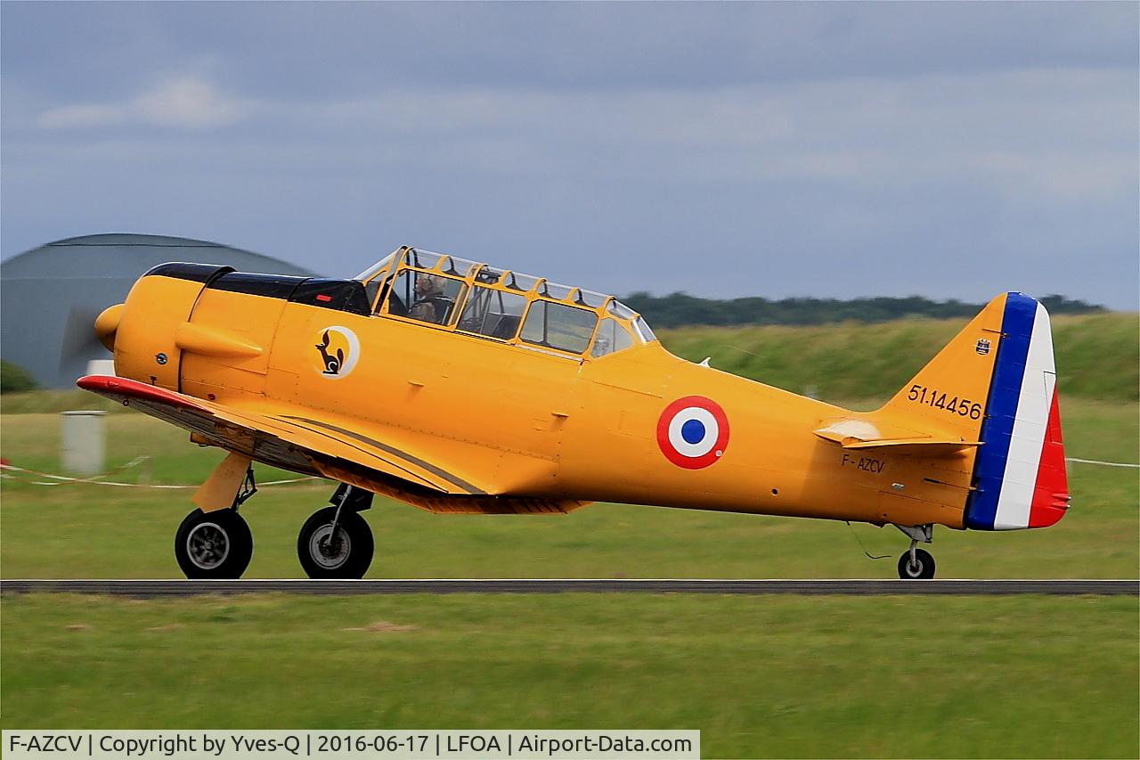 F-AZCV, 1951 North American T-6G Texan C/N 182-143, North American T-6G Texan, Take off rwy 24, Avord Air Base 702 (LFOA) Open day 2016