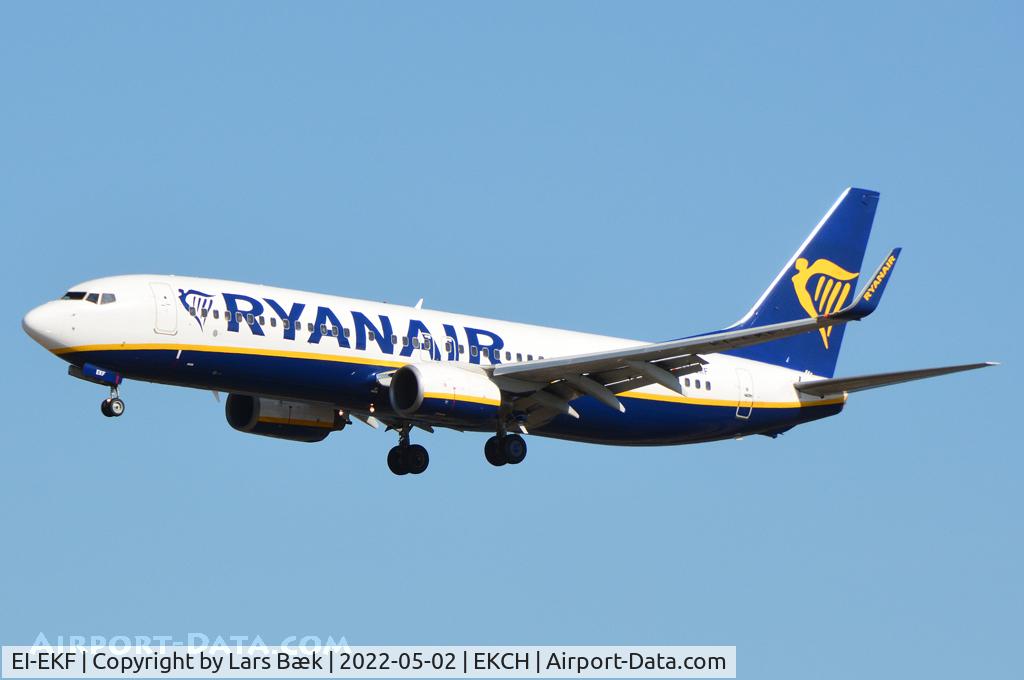 EI-EKF, 2009 Boeing 737-8AS C/N 35025, RWY22L