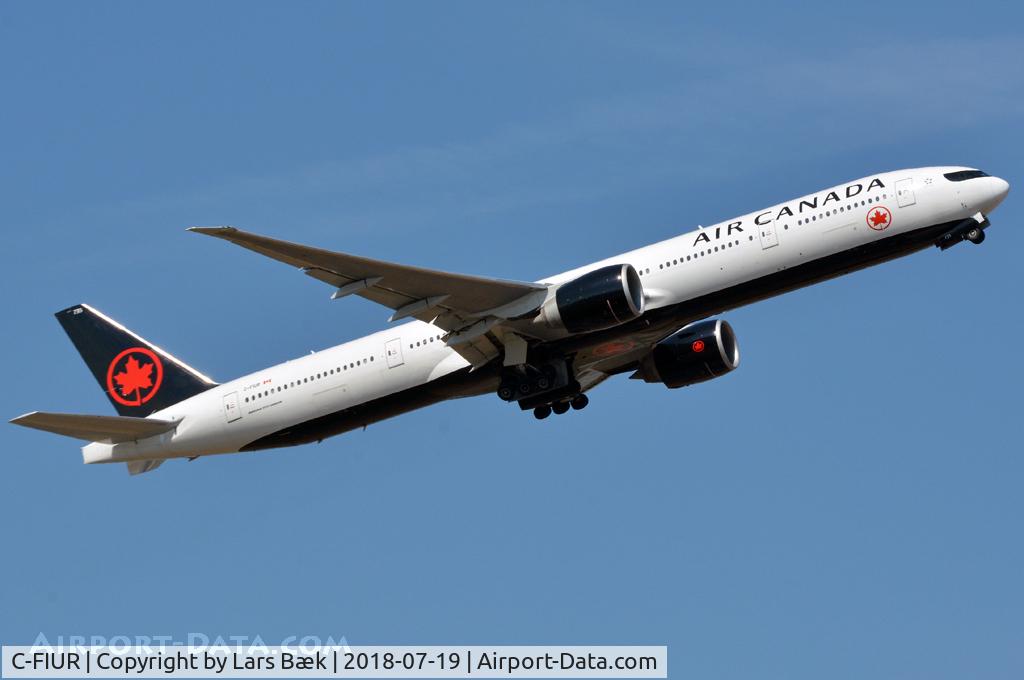 C-FIUR, 2007 Boeing 777-333/ER C/N 35242, RWY04R