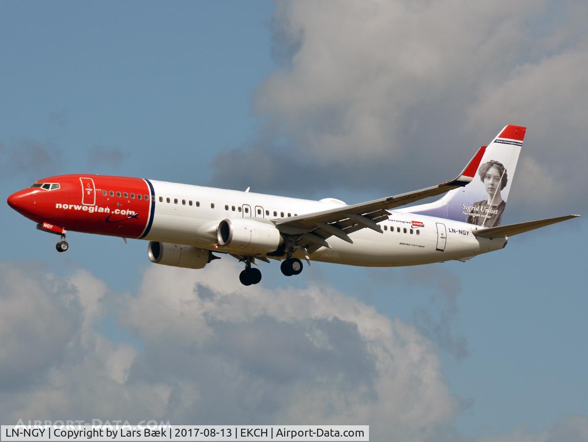 LN-NGY, 2014 Boeing 737-8JP C/N 41126, RWY22L