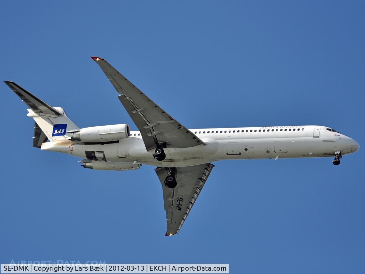 SE-DMK, 1991 McDonnell Douglas MD-87 (DC-9-87) C/N 53337, RWY04L