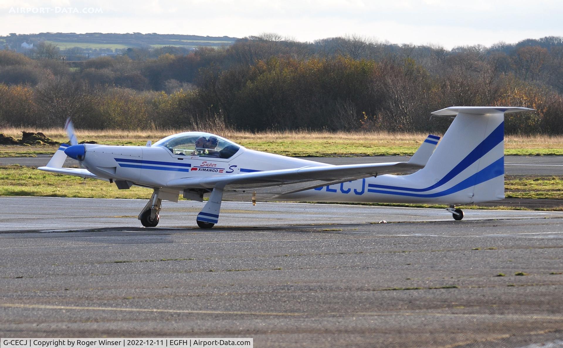 G-CECJ, 2006 Aeromot AMT-200S Super Ximango C/N 200.168, Resident Super Ximango motor-glider returning to base.