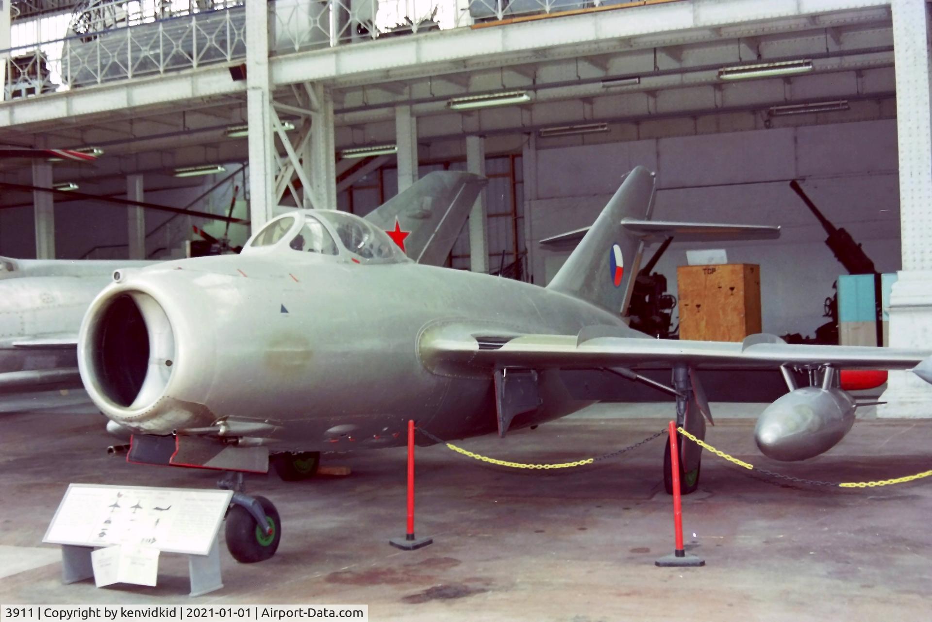 3911, Mikoyan-Gurevich MiG-15bis C/N 623911, At the Brussels Aviation Museum in 2000.