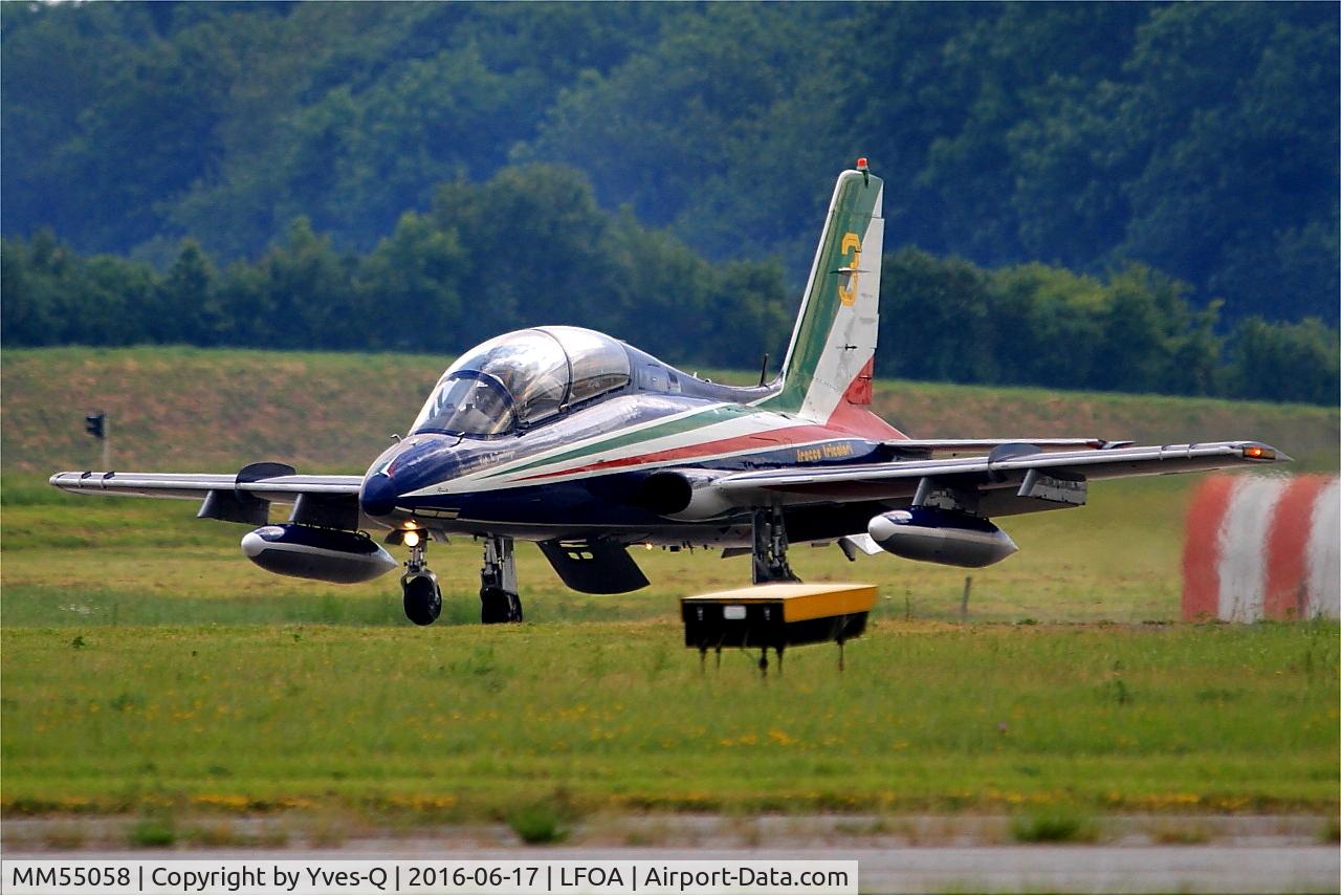 MM55058, Aermacchi MB-339PAN C/N 6852/190/AA087, Aermacchi MB-339PAN, N°3 of Frecce Tricolori Aerobatic Team 2016, Landing rwy 24, Avord Air Base 702 (LFOA) Open day 2016
