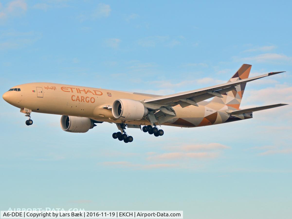 A6-DDE, 2016 Boeing 777-FFX C/N 62745, RWY22L