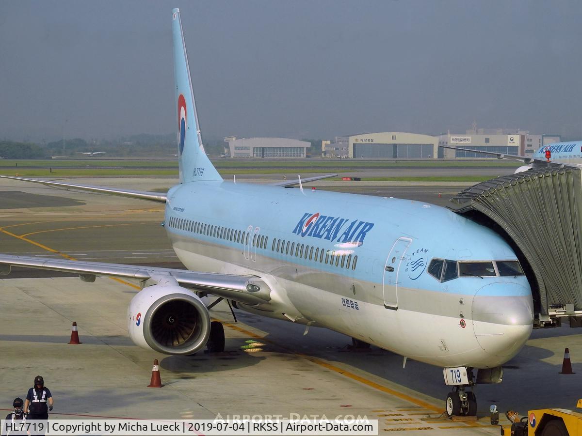 HL7719, Boeing 737-9B5 C/N 29997, At Gimpo