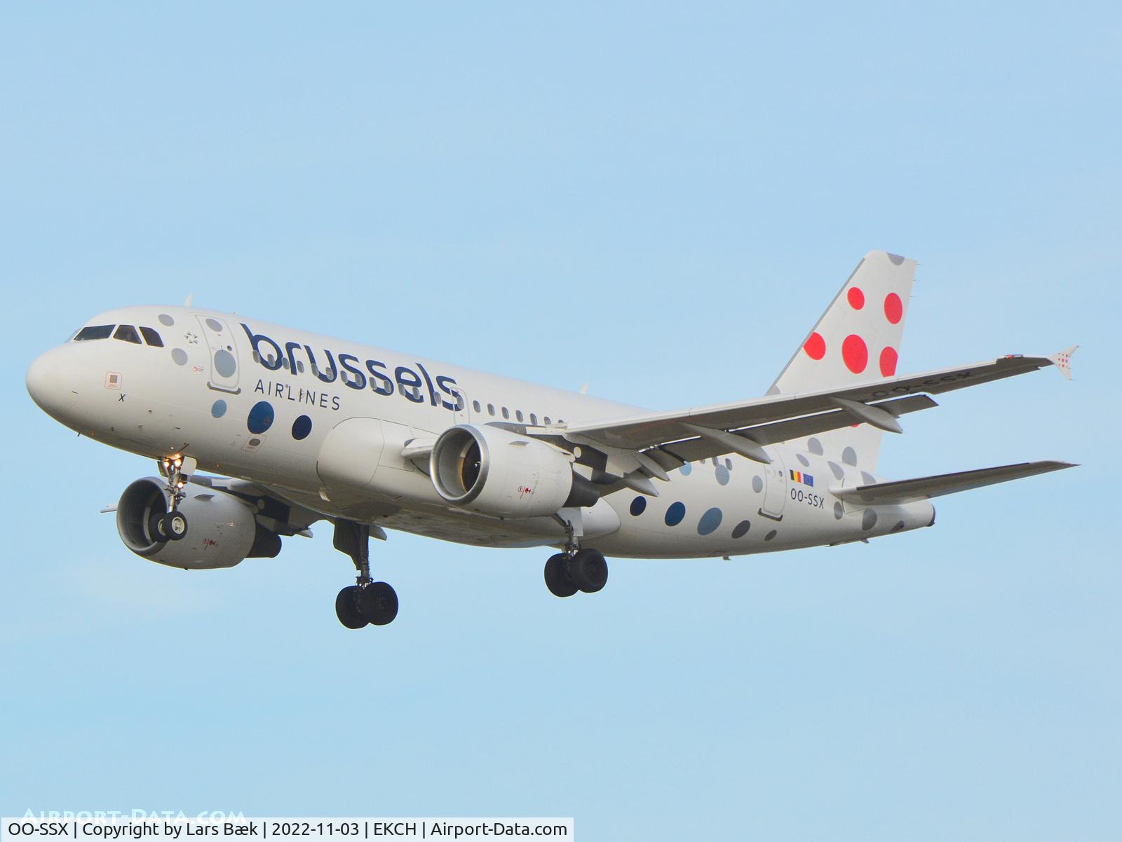 OO-SSX, 2004 Airbus A319-111 C/N 2260, RWY22L