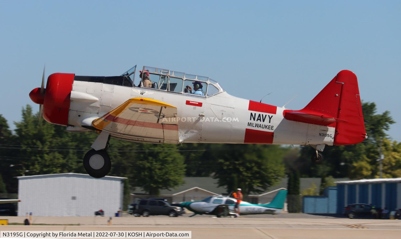 N3195G, North American SNJ-5 Texan Texan C/N 51697, OSH 2022