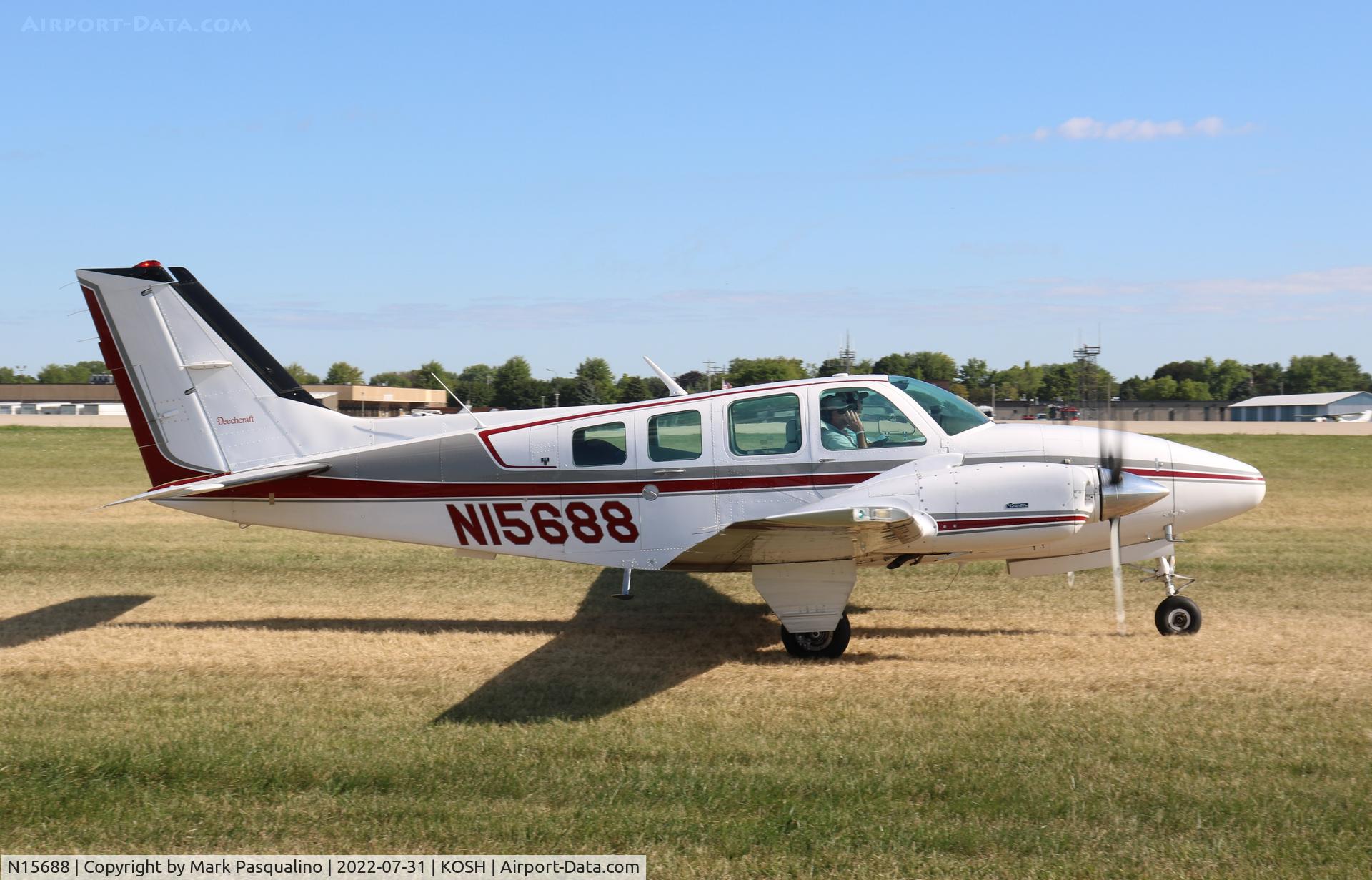 N15688, 1988 Beech 58 Baron C/N TH-1542, Beech 58