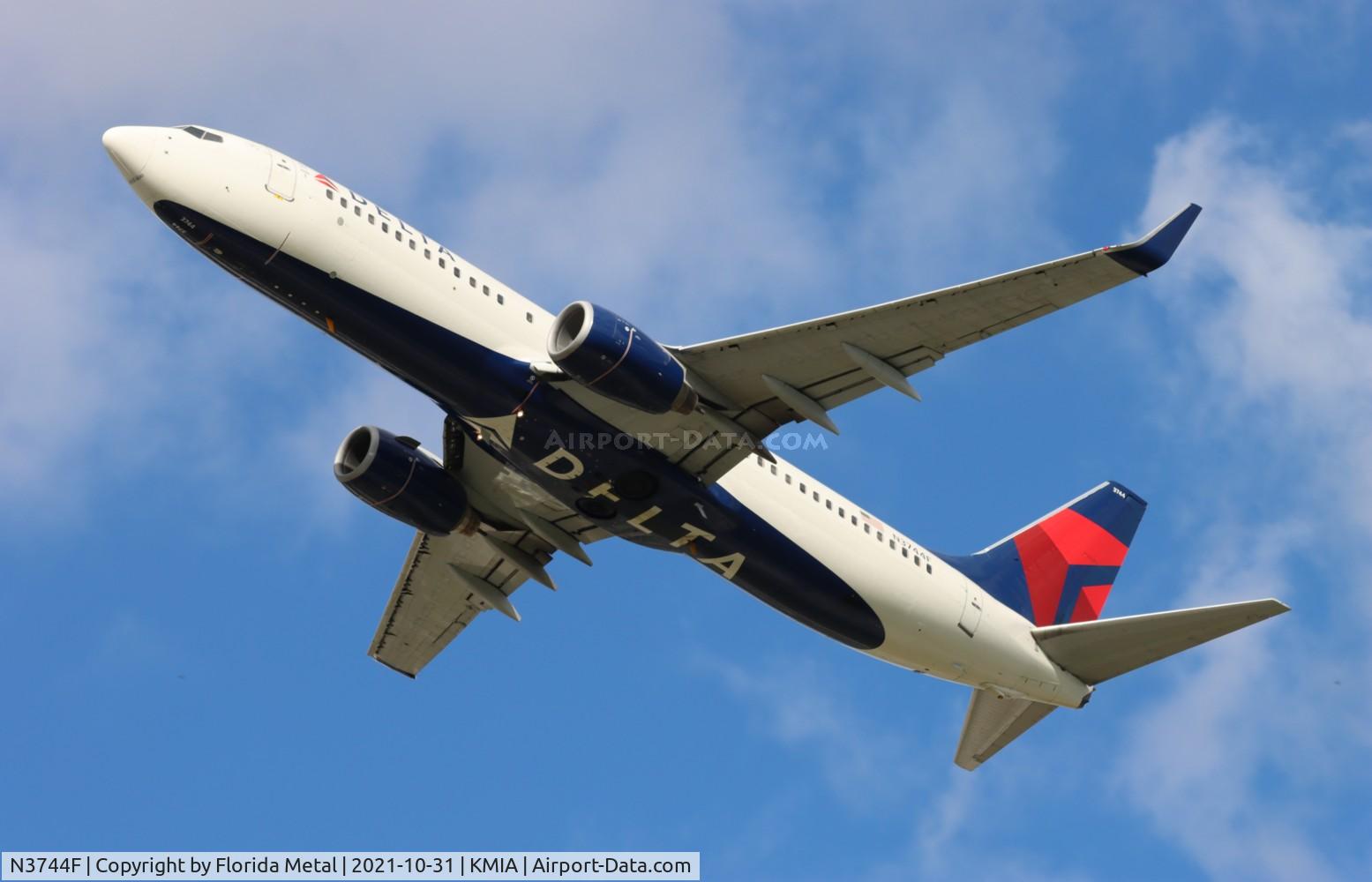 N3744F, 2001 Boeing 737-832 C/N 30837, MIA 2021