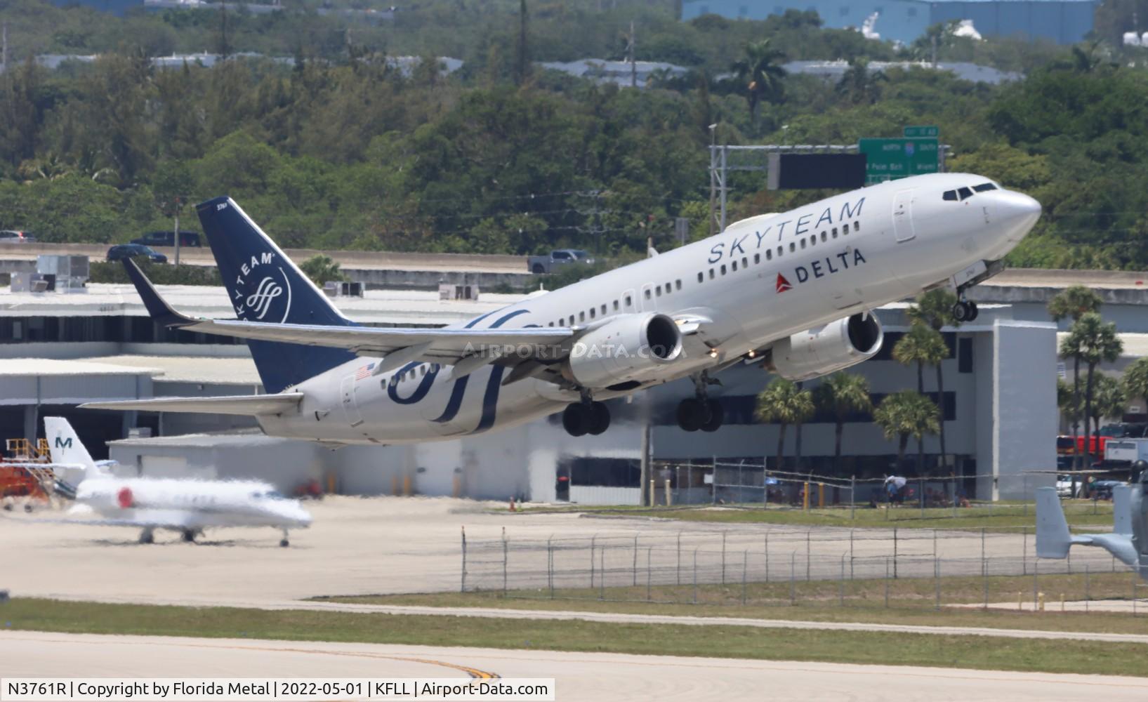 N3761R, 2001 Boeing 737-832 C/N 29628, FLL 2022