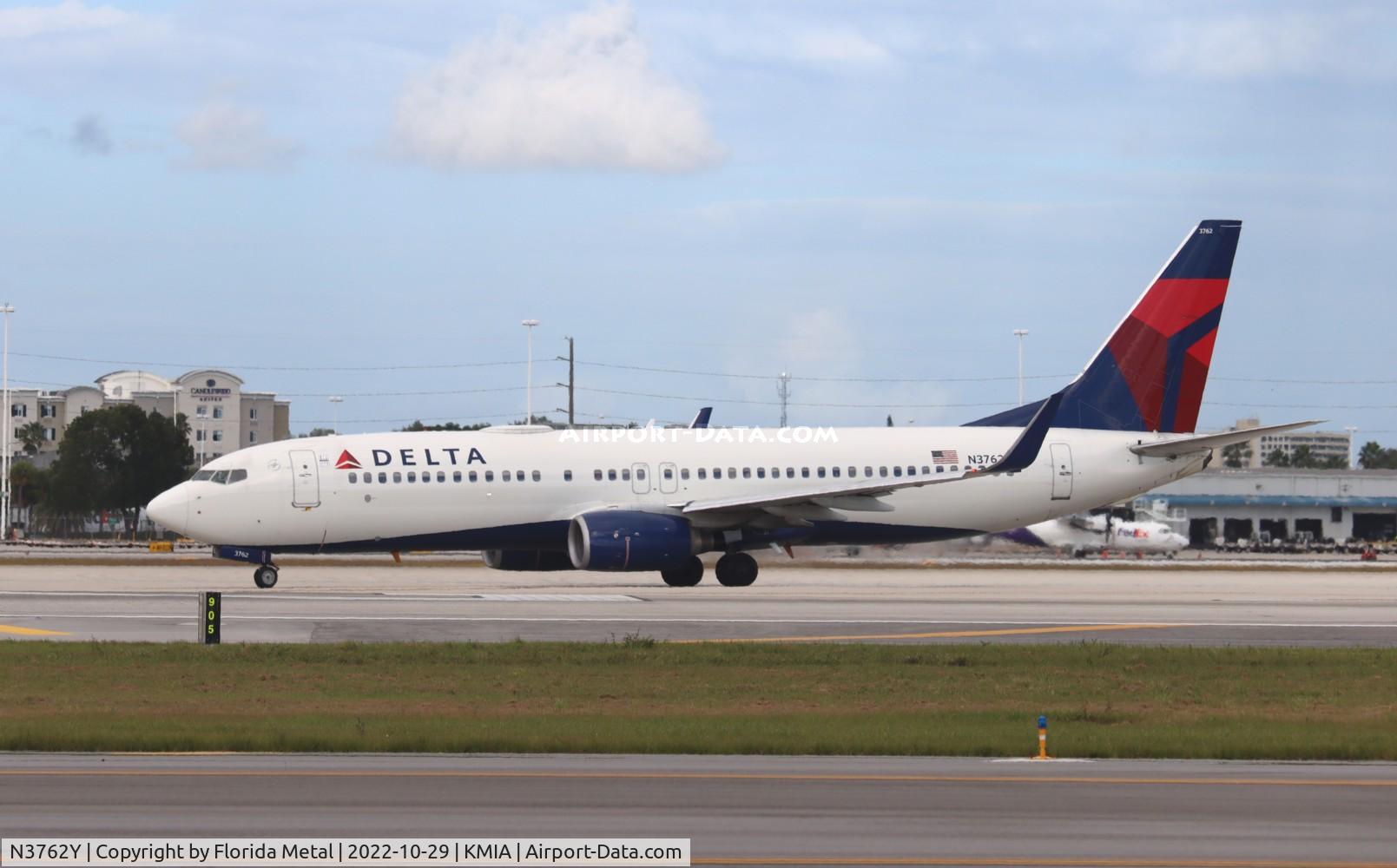 N3762Y, 2001 Boeing 737-832 C/N 30817, MIA 2022
