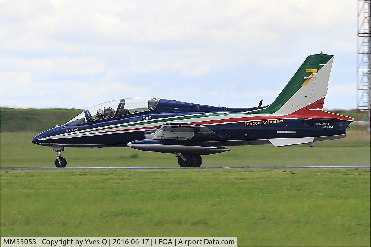 MM55053, Aermacchi MB-339PAN C/N 6847/187/AA084, Aermacchi MB-339PAN, N°7 of Frecce Tricolori Aerobatic Team 2016, Landing rwy 24, Avord Air Base 702 (LFOA) Open day 2016
