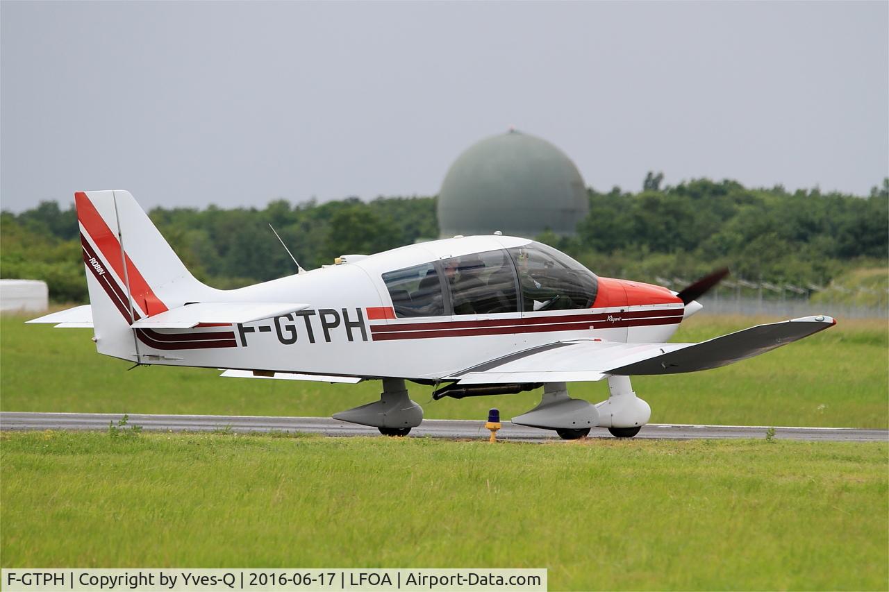 F-GTPH, Robin DR-400-180 Regent Regent C/N 2410, Robin DR-400-180, Taxiing to parking area, Avord Air Base 702 (LFOA) Open day 2016