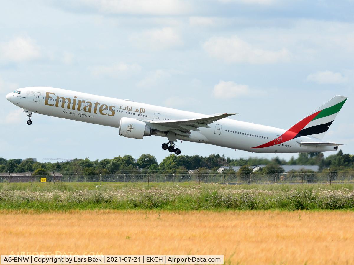 A6-ENW, 2014 Boeing 777-31H/ER C/N 41369, RWY22R