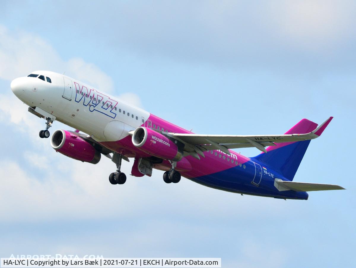 HA-LYC, 2014 Airbus A320-232 C/N 6098, RWY22R