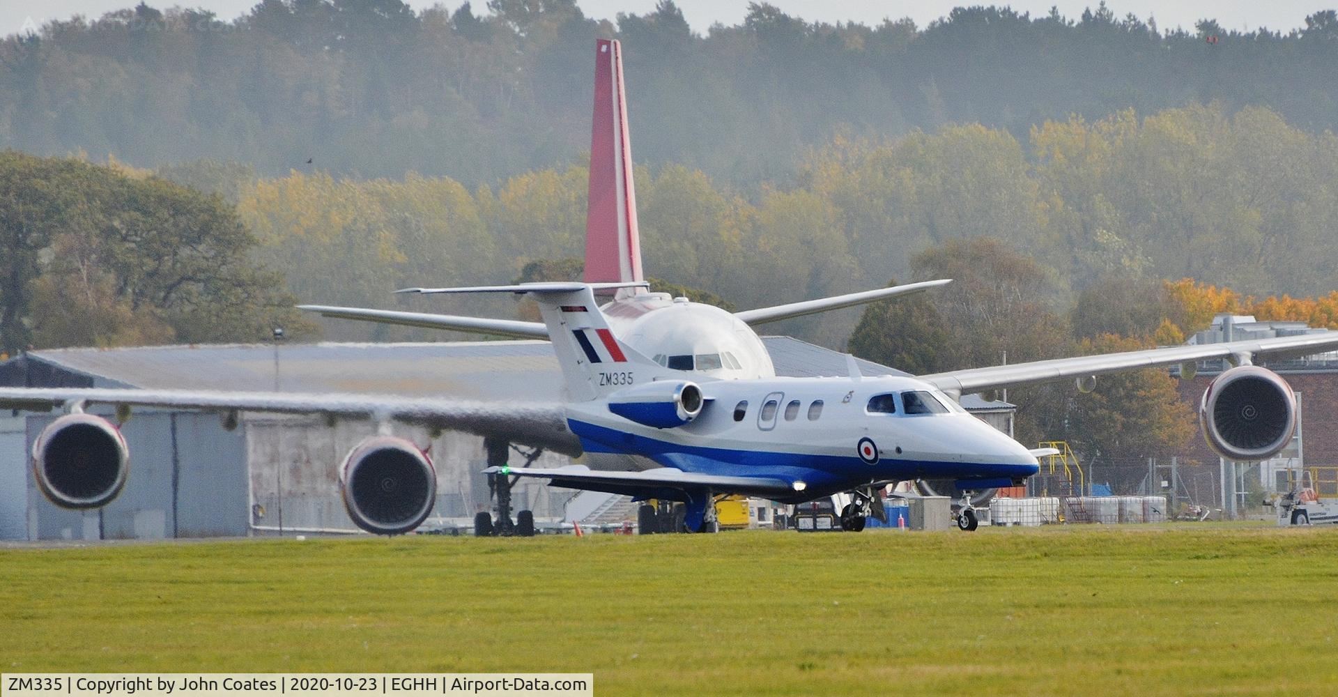 ZM335, 2017 Embraer EMB-500 Phenom 100 C/N 50000380, Landing on 26