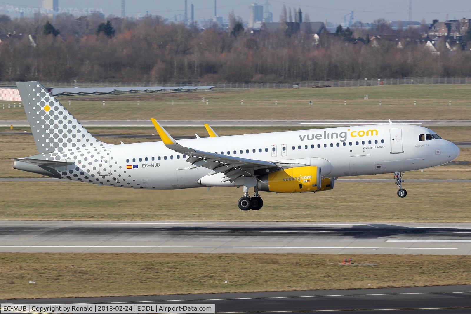 EC-MJB, 2015 Airbus A320-232 C/N 6883, at dus