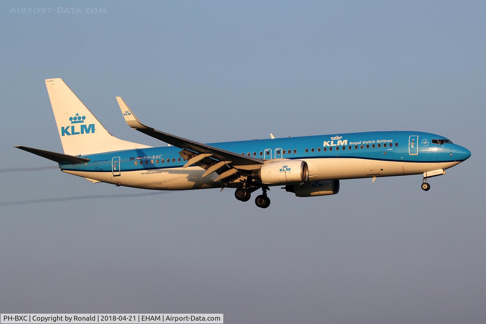 PH-BXC, 1999 Boeing 737-8K2 C/N 29133, at spl