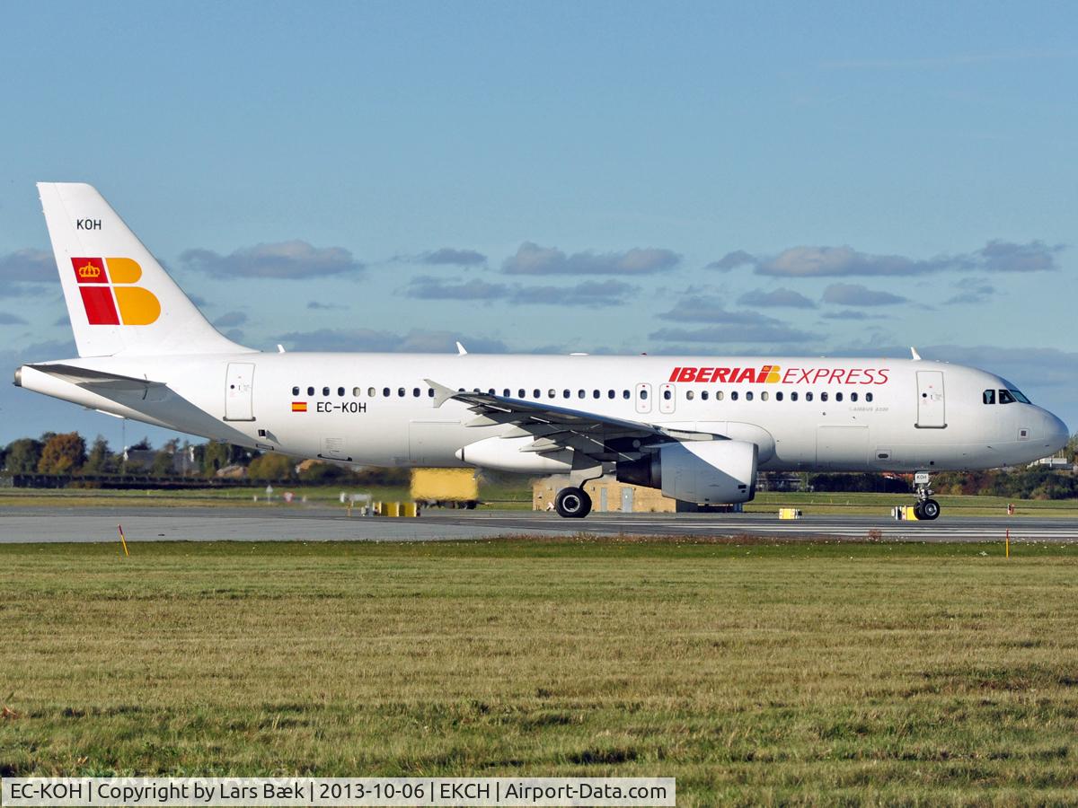 EC-KOH, 2004 Airbus A320-214 C/N 2248, RWY04R