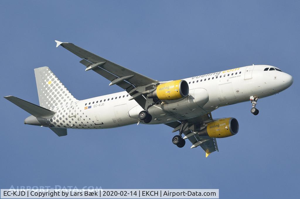 EC-KJD, 2007 Airbus A320-216 C/N 3237, RWY04L