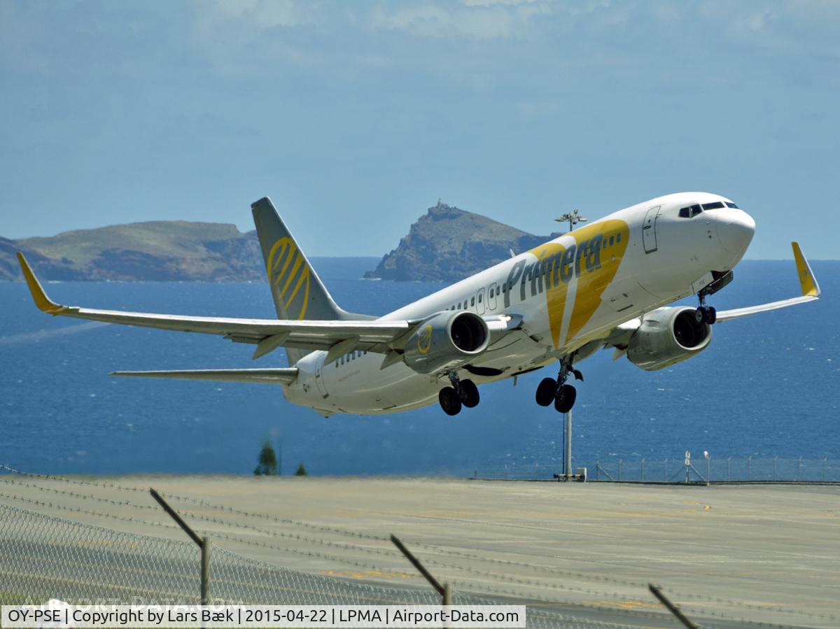 OY-PSE, 2000 Boeing 737-809 C/N 30664, Take of