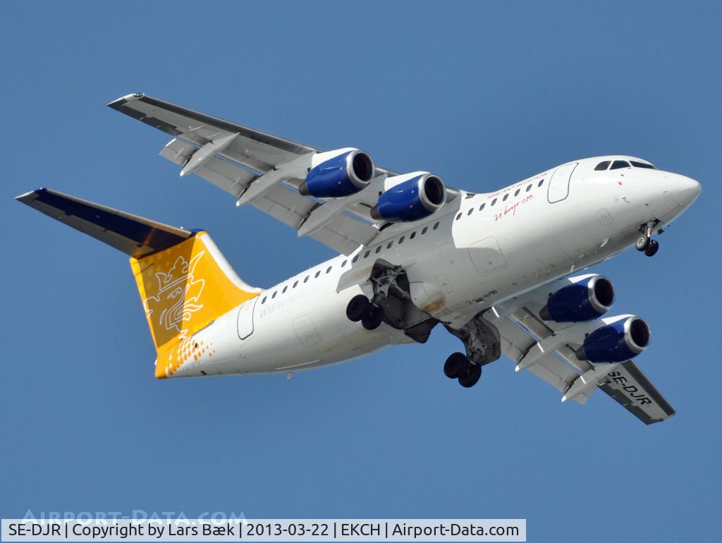 SE-DJR, 2001 BAE Systems Avro 146-RJ85 C/N E.2392, RWY04L