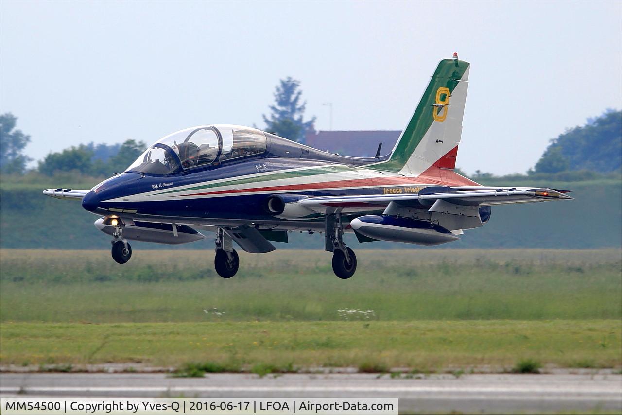 MM54500, Aermacchi MB-339PAN C/N 6707/102/AA048, Aermacchi MB-339PAN, N°8 of Frecce Tricolori Aerobatic Team 2016, Landing rwy 24, Avord Air Base 702 (LFOA) Open day 2016