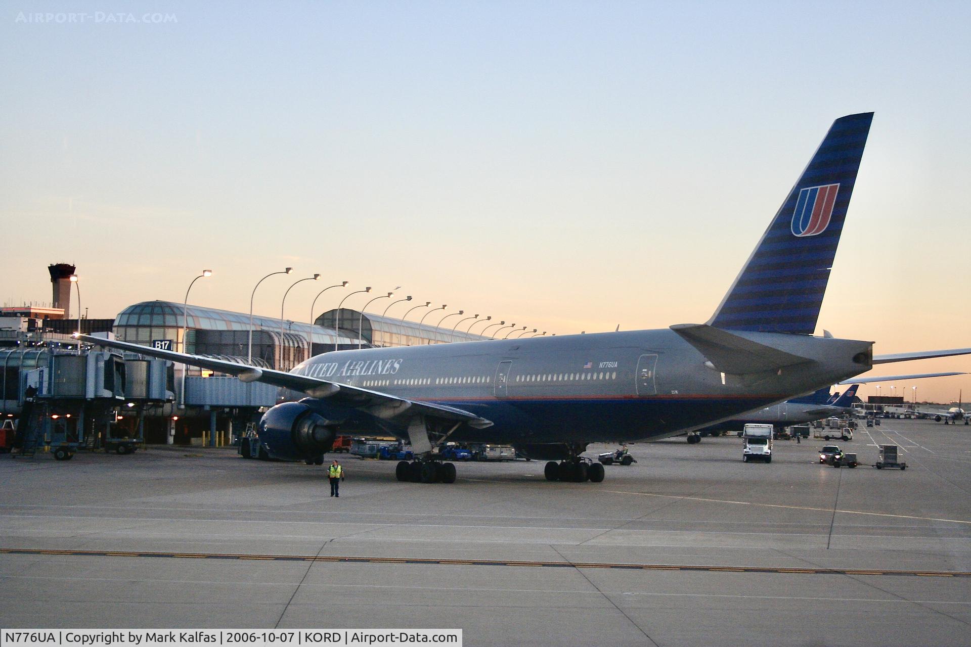 N776UA, 1996 Boeing 777-222 C/N 26937, United Boeing 777-222, N776UA at B17 ORD