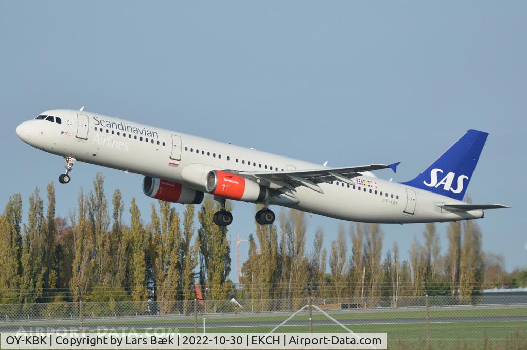 OY-KBK, 2001 Airbus A321-232 C/N 1587, RWY22R