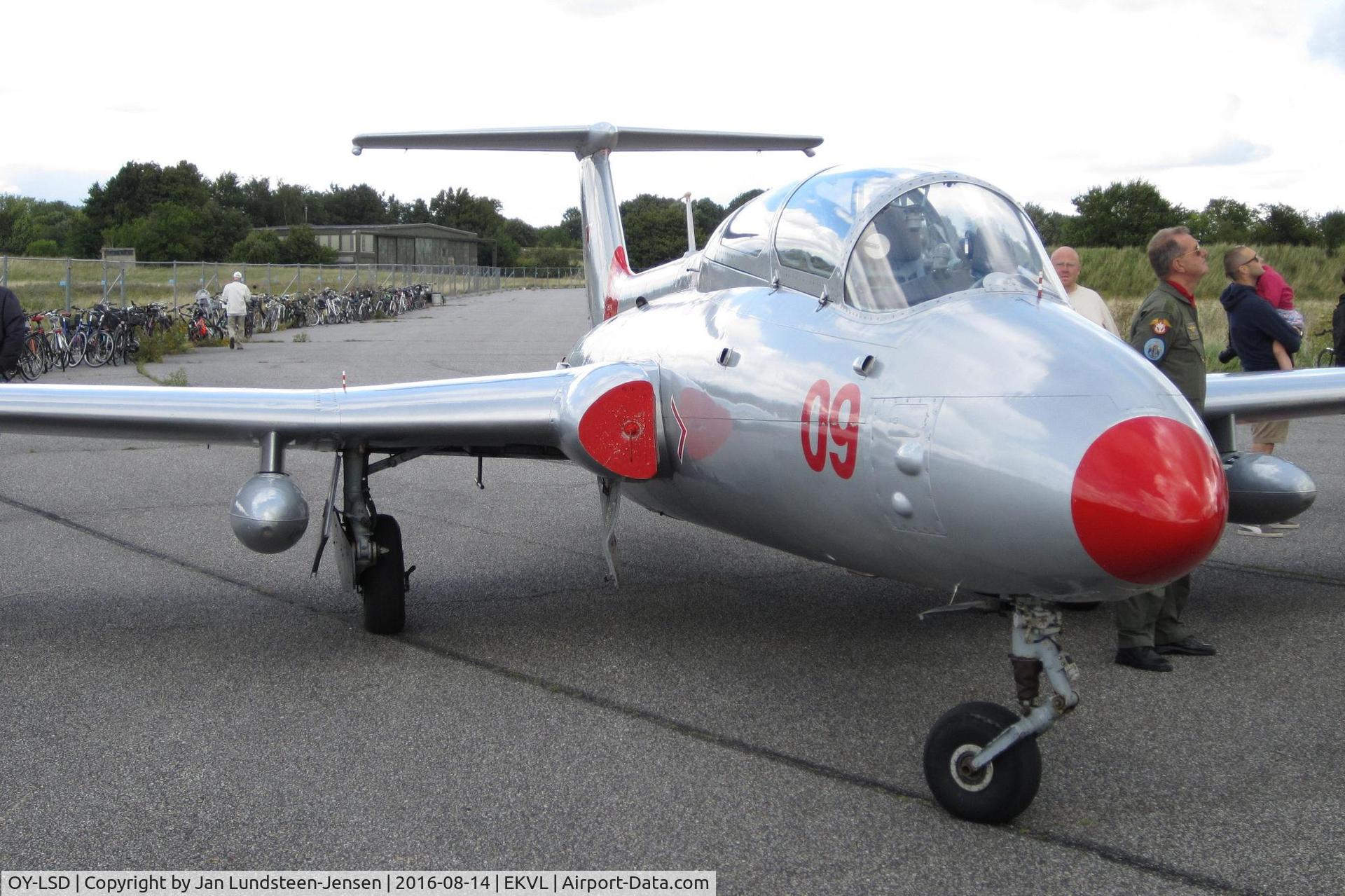 OY-LSD, 1973 Aero L-29 C/N 394952, OY-LSD seen at an airshow at Vaerloese, Denmark. L-29 
is a Czechoslovakian designed and built military jet 
trainer and light attack aircraft.