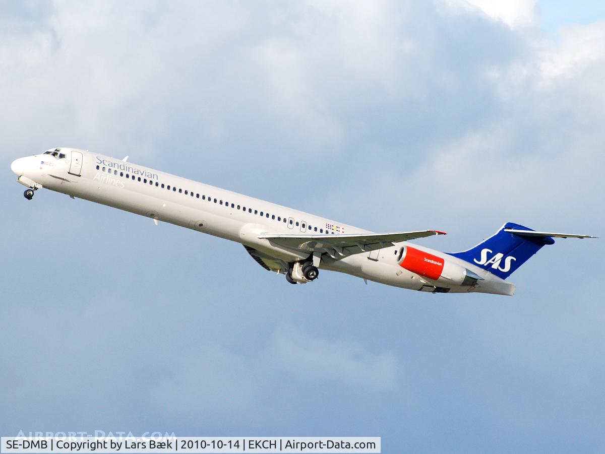 SE-DMB, 1991 McDonnell Douglas MD-81 (DC-9-81) C/N 53314, RWY22R