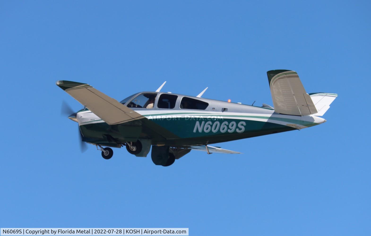 N6069S, 1975 Beech V35B Bonanza C/N D-9821, OSH 2022