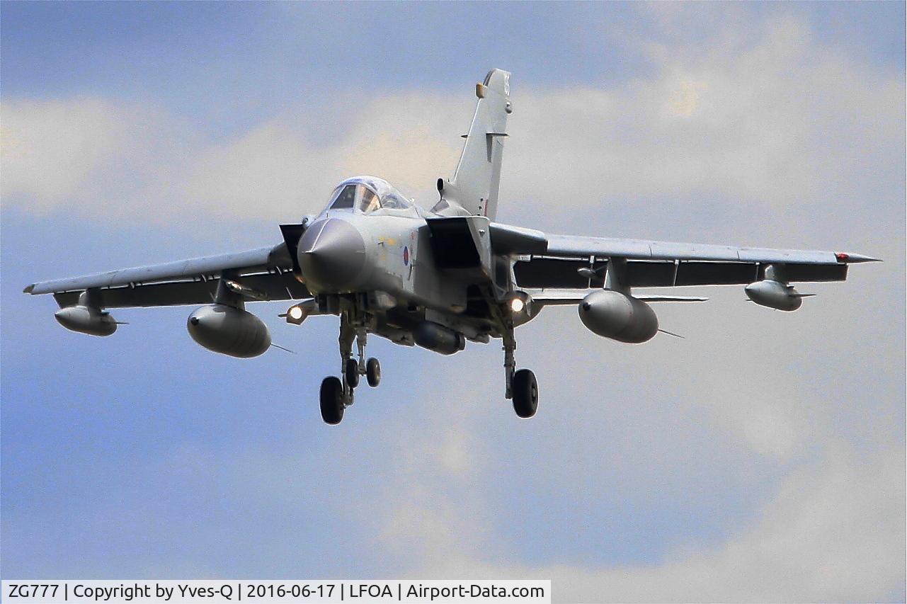 ZG777, 1992 Panavia Tornado GR.4 C/N 909/BS188/2732, Royal Air Force Panavia Tornado GR.4, Landing rwy 24, Avord Air Base 702 (LFOA) Open day 2016