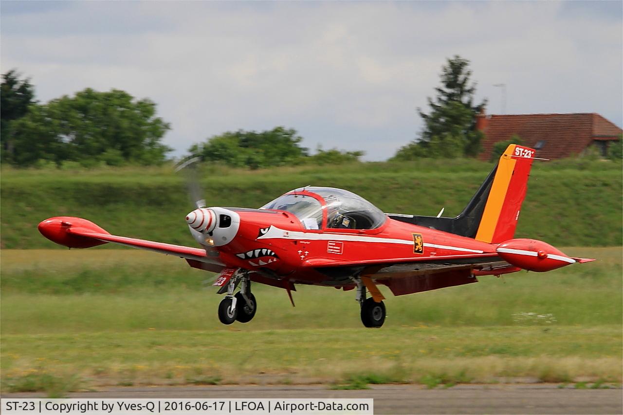 ST-23, SIAI-Marchetti SF-260M C/N 10-23, Belgian Red Devil Team SIAI-Marchetti SF-260M, Landing, Avord Air Base 702 (LFOA) Open day 2016