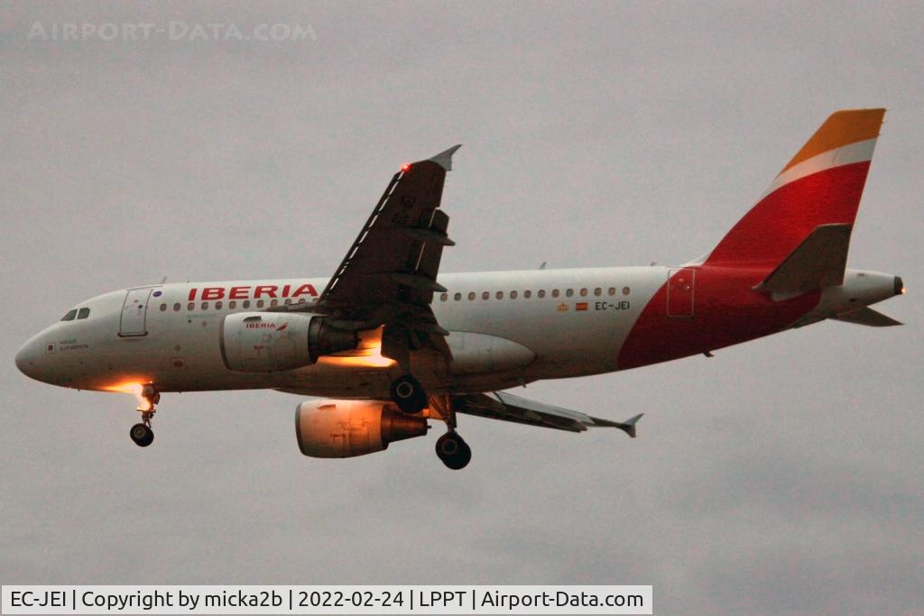 EC-JEI, 2004 Airbus A319-111 C/N 2311, Landing