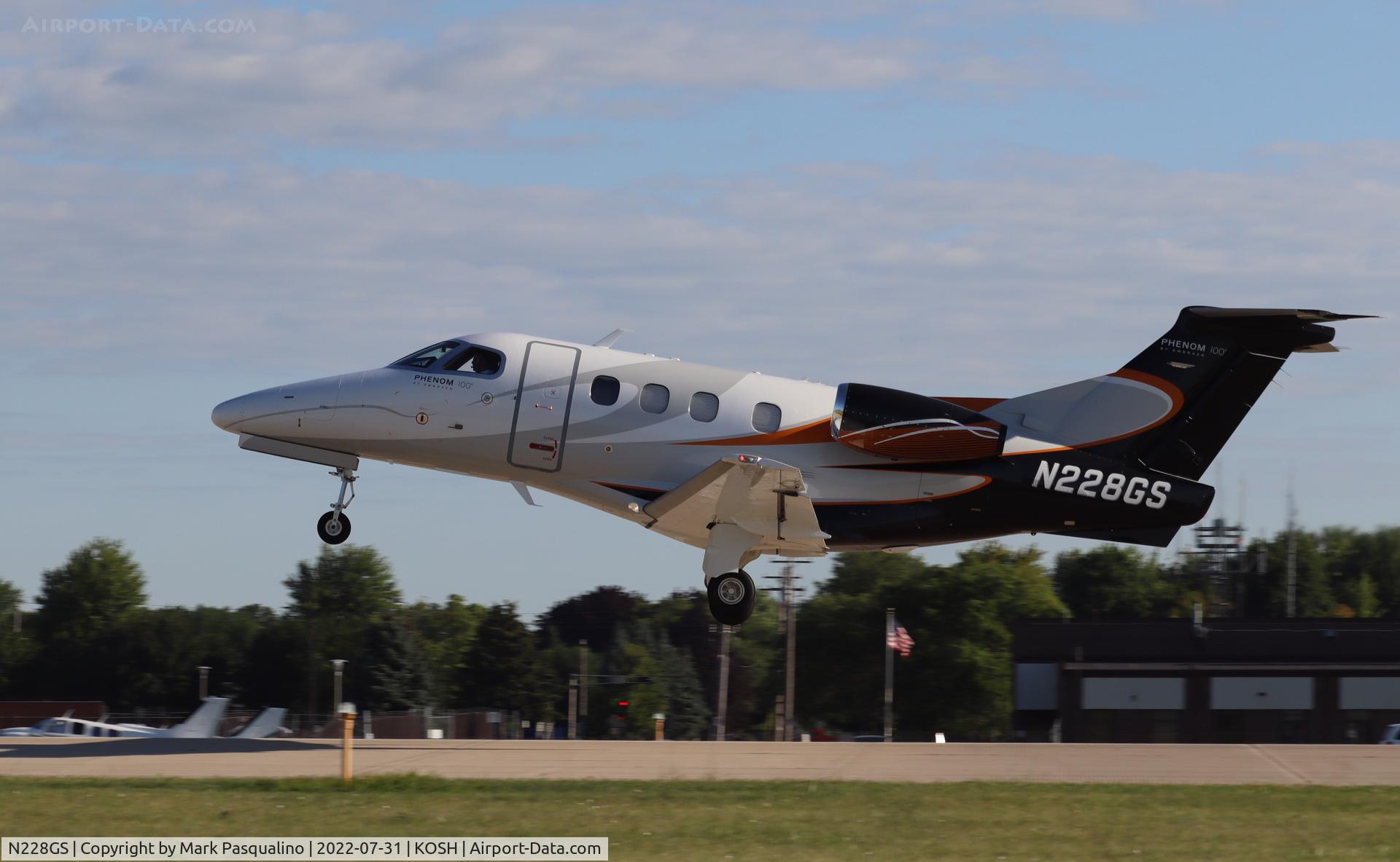 N228GS, 2009 Embraer EMB-500 Phenom 100 C/N 50000112, EMB-500 Phenom 100