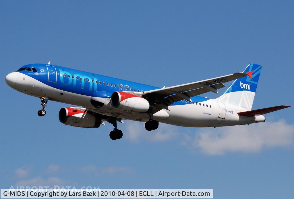 G-MIDS, 2001 Airbus A320-232 C/N 1424, RWY27L Myrtle Ave