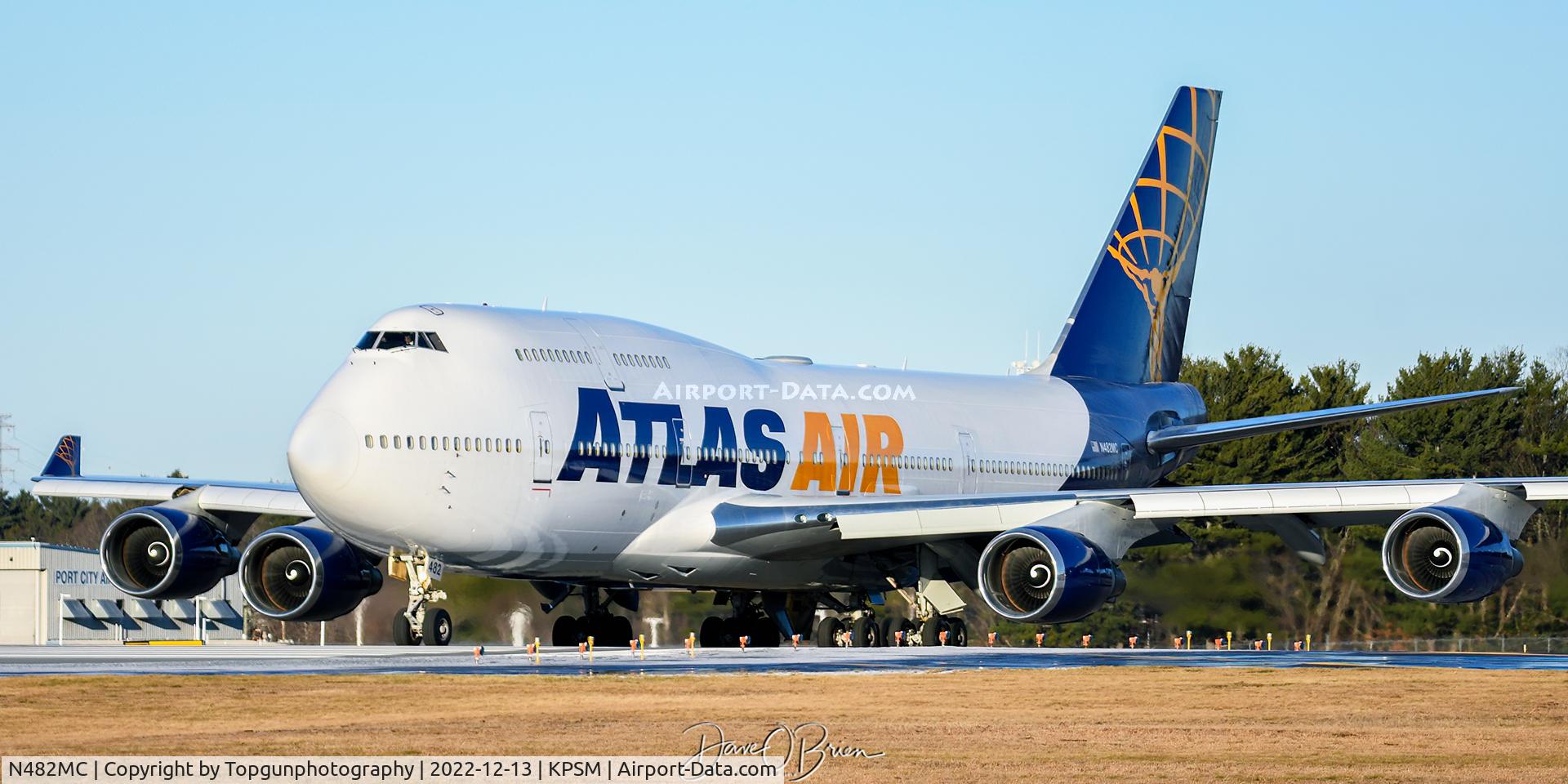 N482MC, 2001 Boeing 747-443 C/N 32340, CMB509 holding short