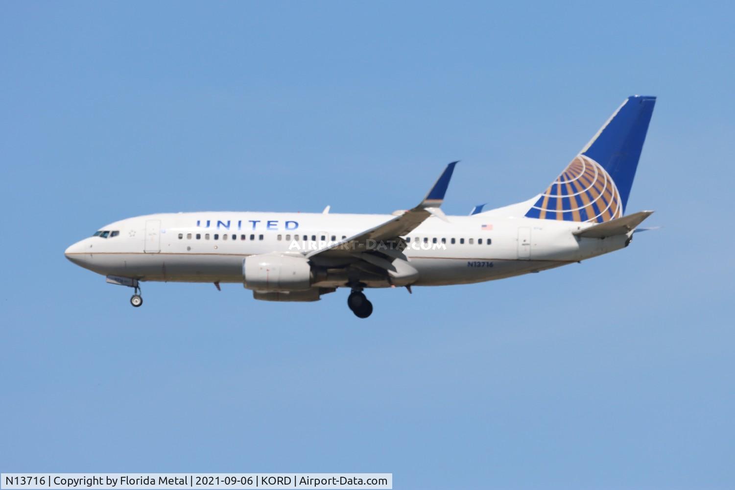 N13716, 1998 Boeing 737-724 C/N 28787, ORD 2021
