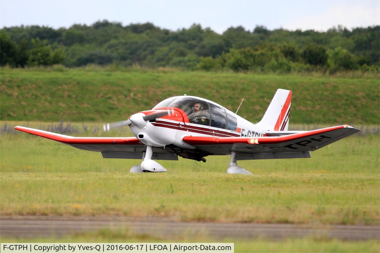 F-GTPH, Robin DR-400-180 Regent Regent C/N 2410, Robin DR-400-180, Landing, Avord Air Base 702 (LFOA) Open day 2016