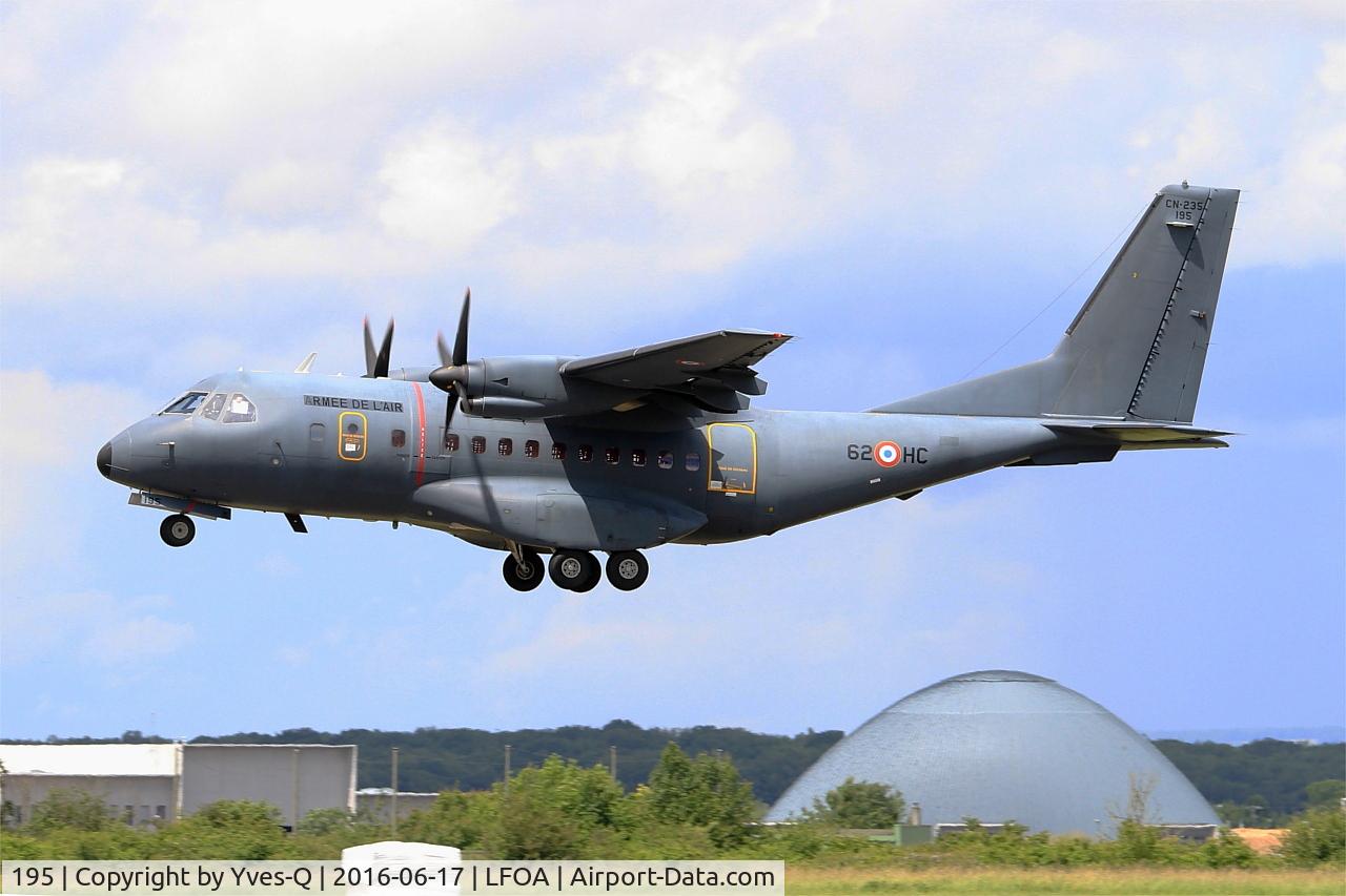 195, 2010 CASA CN-235-300M C/N C195, CASA CN-235-300M, Take off rwy 24, Avord Air Base 702 (LFOA) Open day 2016