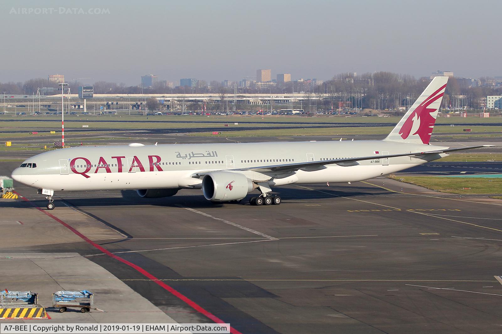 A7-BEE, 2015 Boeing 777-3DZ/ER C/N 60331, at spl