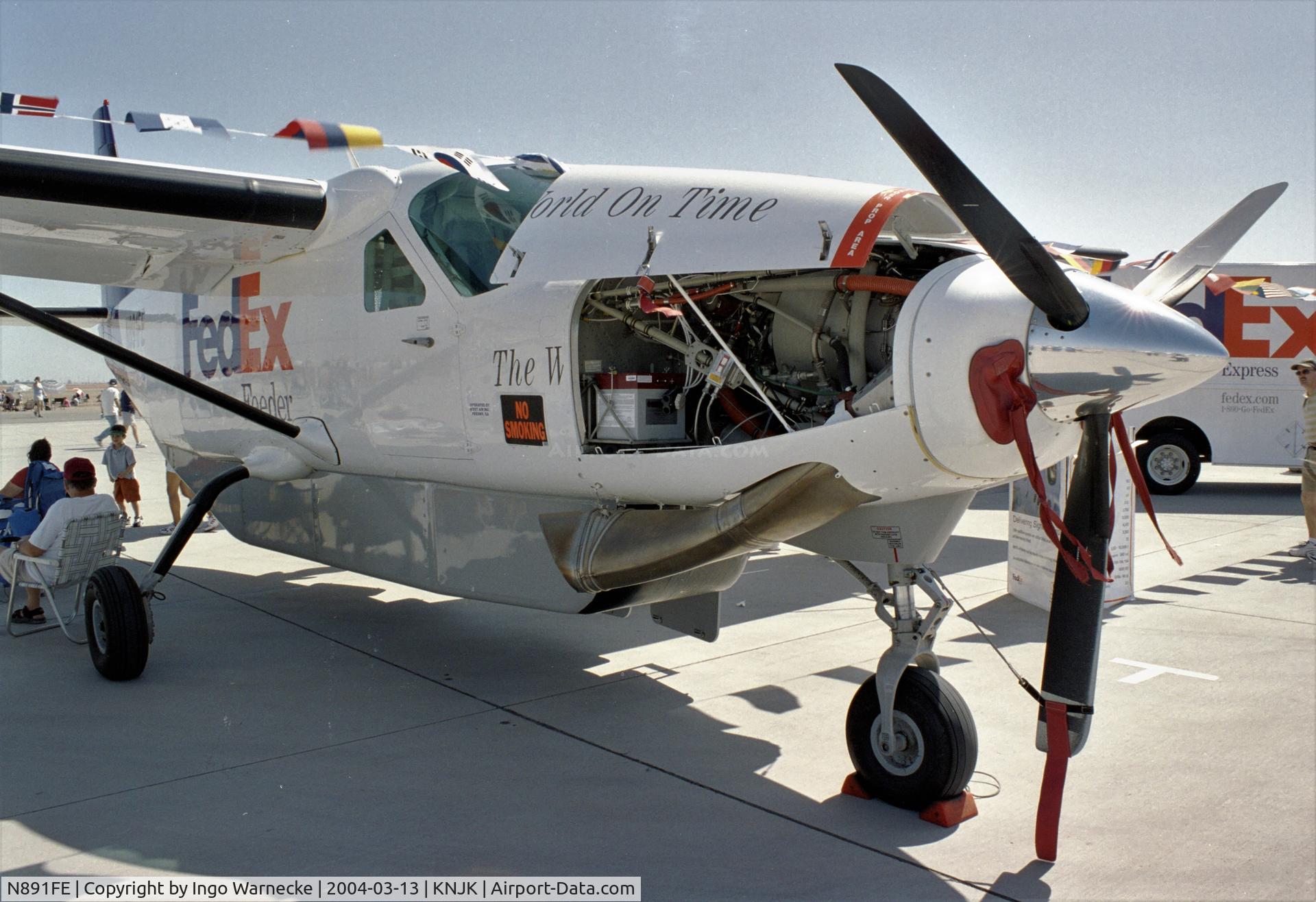 N891FE, 1990 Cessna 208B C/N 208B0221, Cessna 208B Grand Caravan of FedEx at the 2004 airshow at El Centro NAS, CA