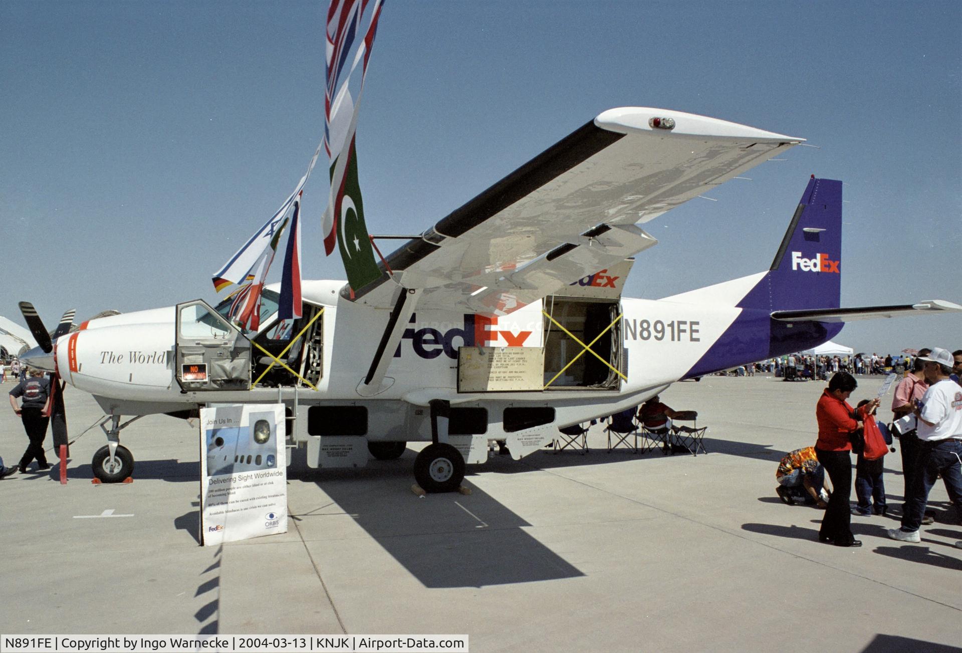 N891FE, 1990 Cessna 208B C/N 208B0221, Cessna 208B Grand Caravan of FedEx at the 2004 airshow at El Centro NAS, CA