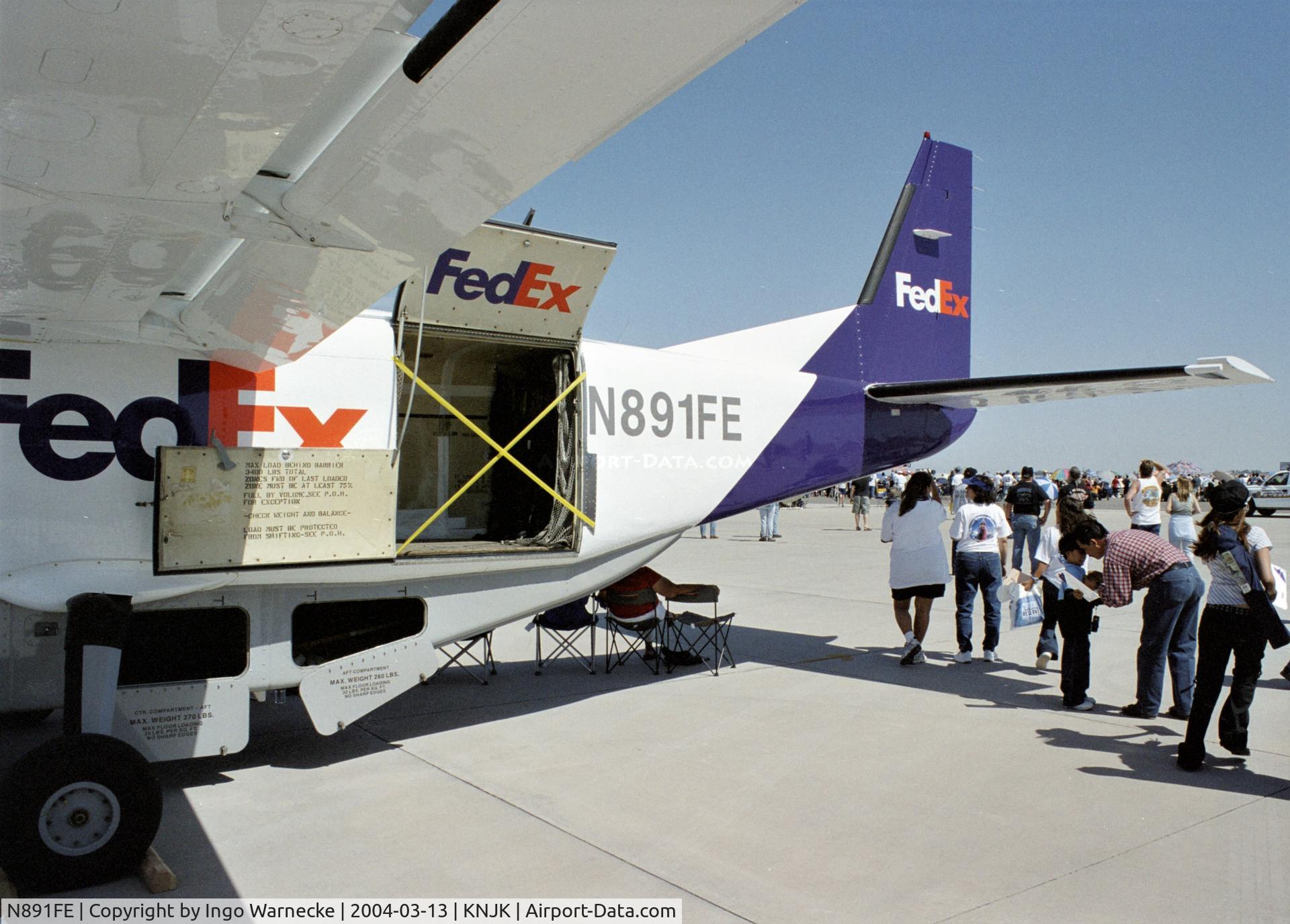 N891FE, 1990 Cessna 208B C/N 208B0221, Cessna 208B Grand Caravan of FedEx at the 2004 airshow at El Centro NAS, CA