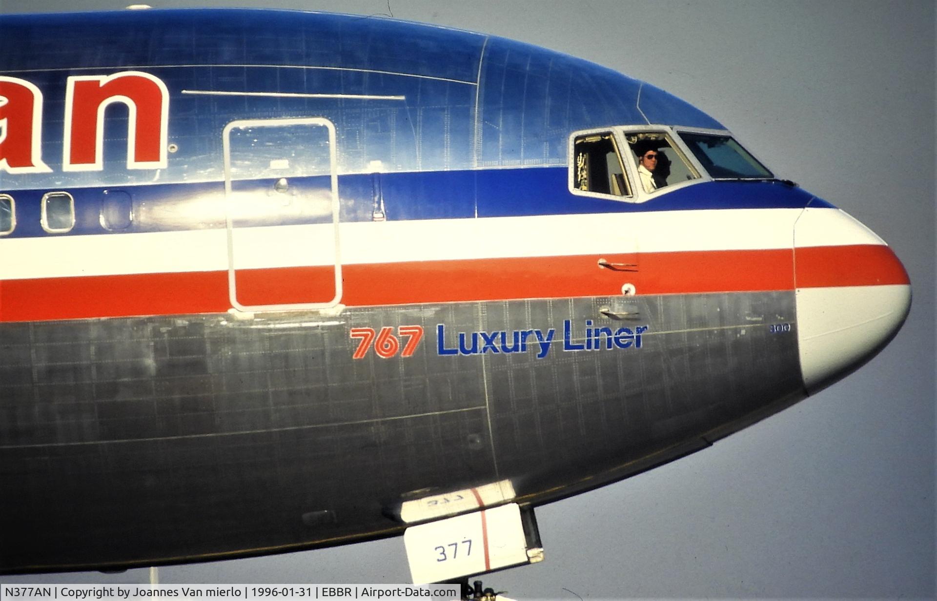 N377AN, 1992 Boeing 767-323 C/N 25446, Brussels holding rwy 02