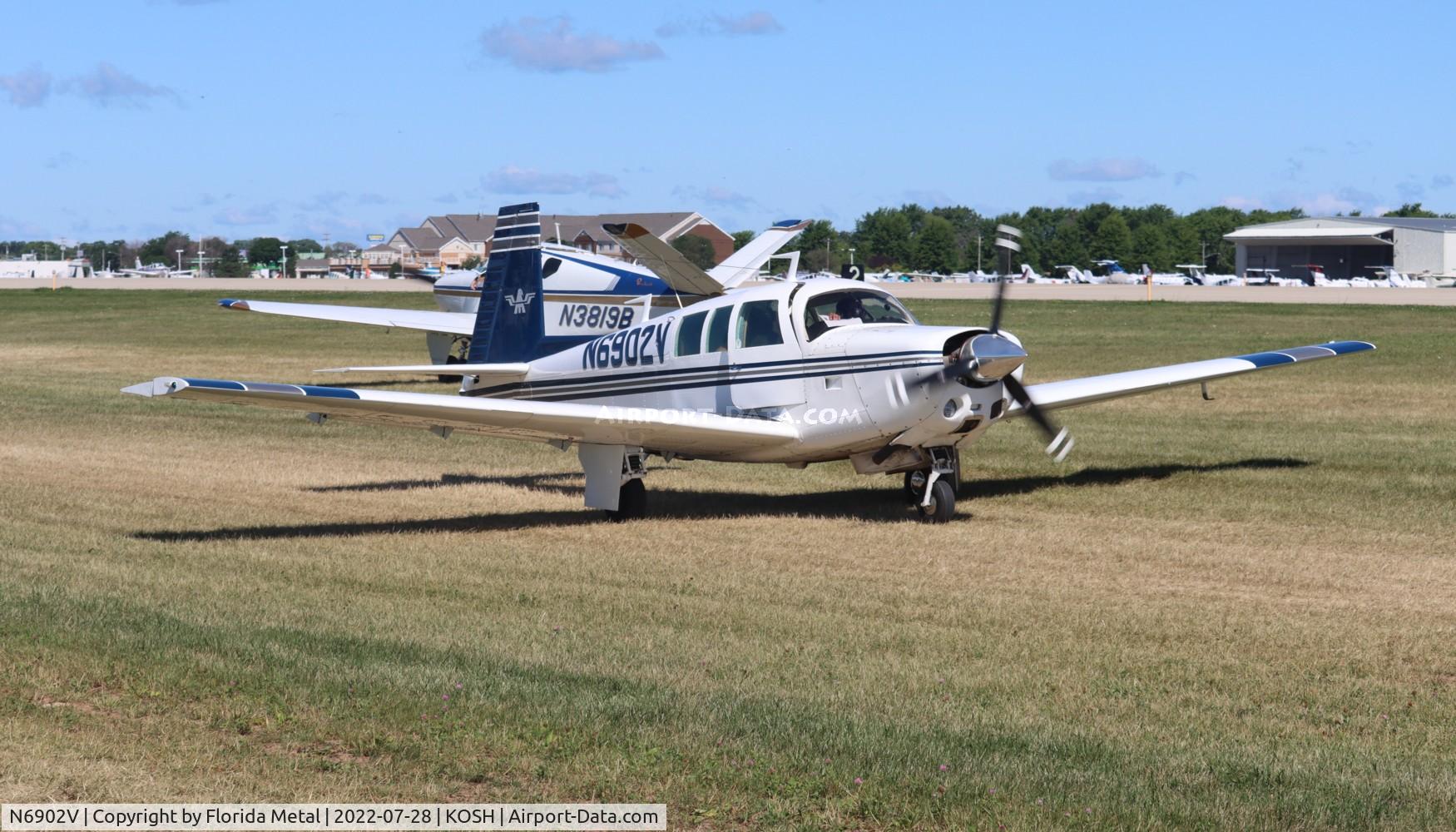 N6902V, 1975 Mooney M20F Executive C/N 22-1288, OSH 2022