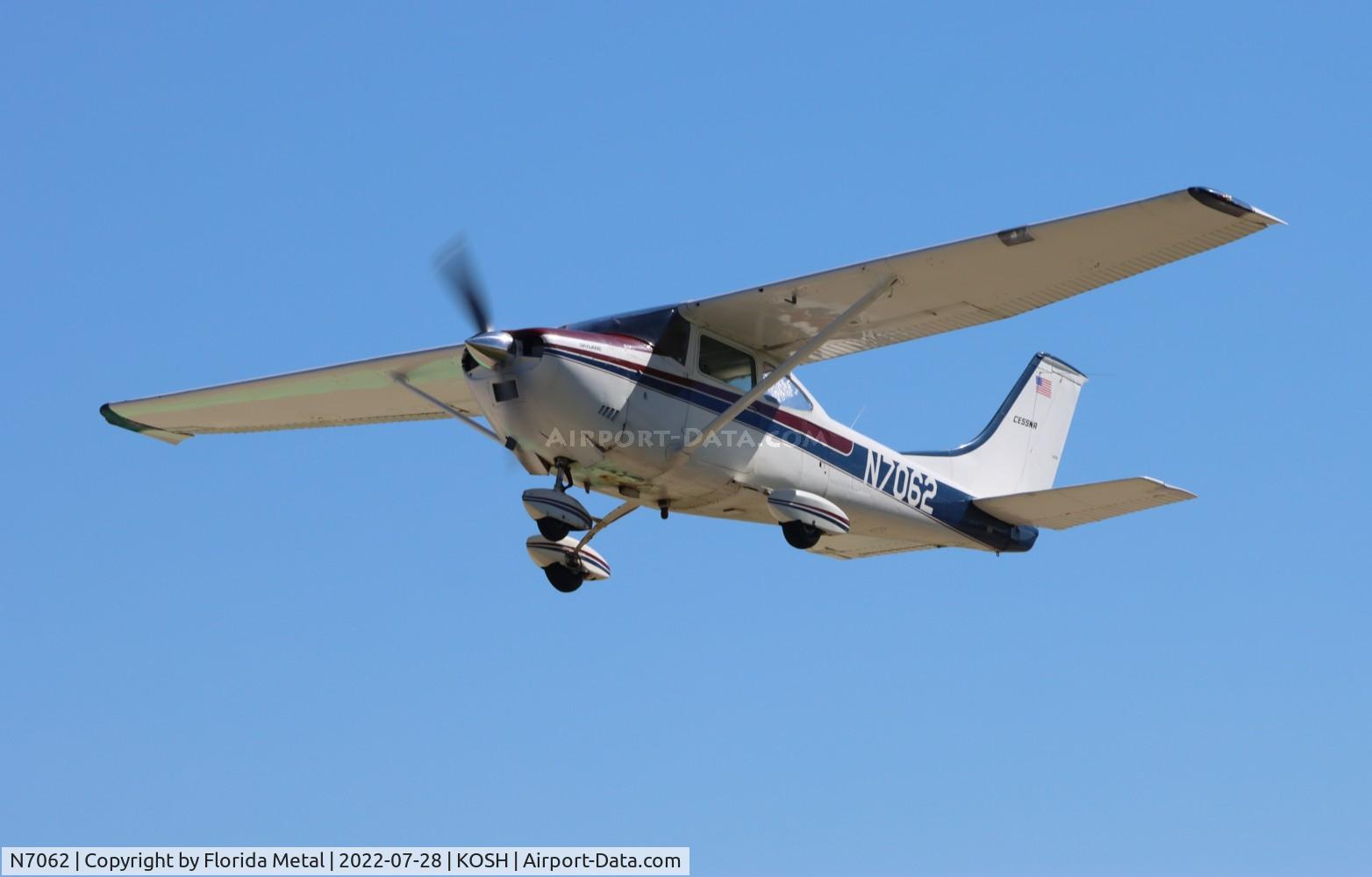 N7062, 1970 Cessna 182N Skylane C/N 18260264, OSH 2022