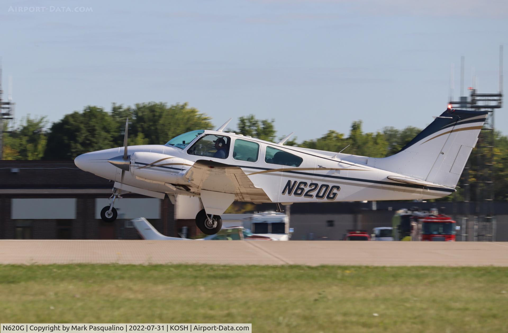 N620G, 1966 Beech 95-B55 (T42A) Baron C/N TC-978, Beech B55
